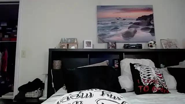 xxxCRYSTALxxx from StripChat