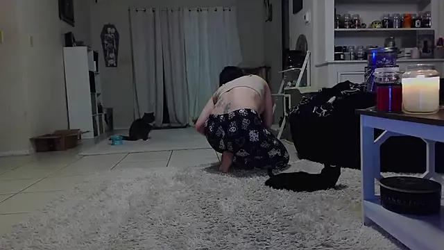 xxxCRYSTALxxx from StripChat