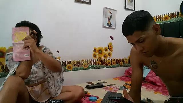 xxxxxlove2 from StripChat