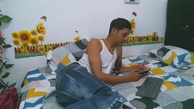 xxxxxlove2 from StripChat