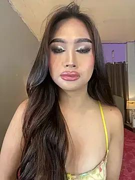 XyraMoore from StripChat is Freechat