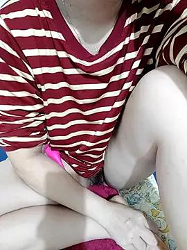 Yang-99 from StripChat is Freechat