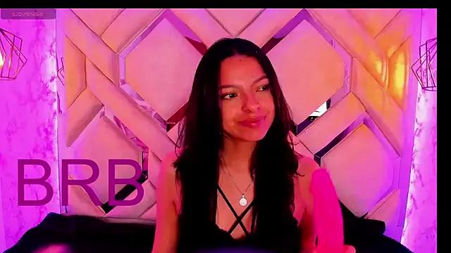 Yanna_pink from StripChat is Freechat