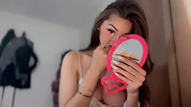 Yannyloves from StripChat is Freechat