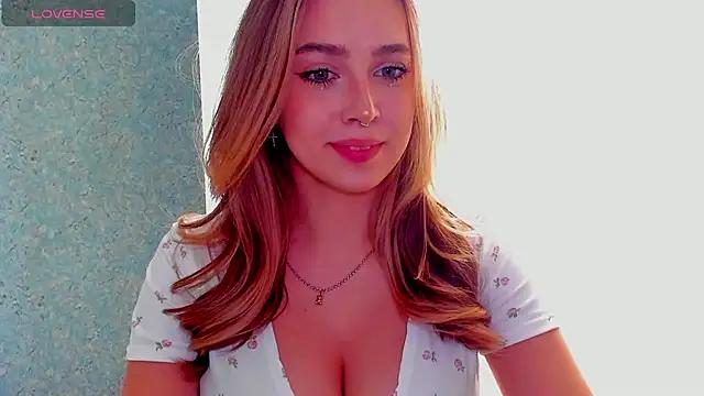 YaraKroft_ from StripChat