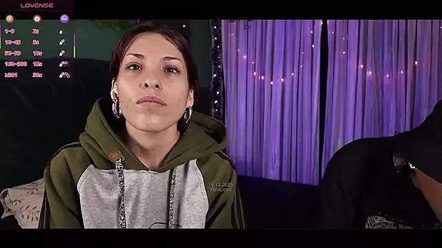 YaraLeon from StripChat is Freechat