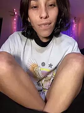 YaraLeon from StripChat