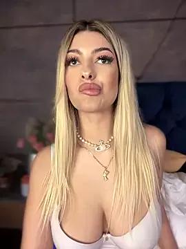 YaraMoon_ from StripChat