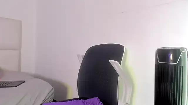 Photos of YayaHilton from StripChat is Freechat