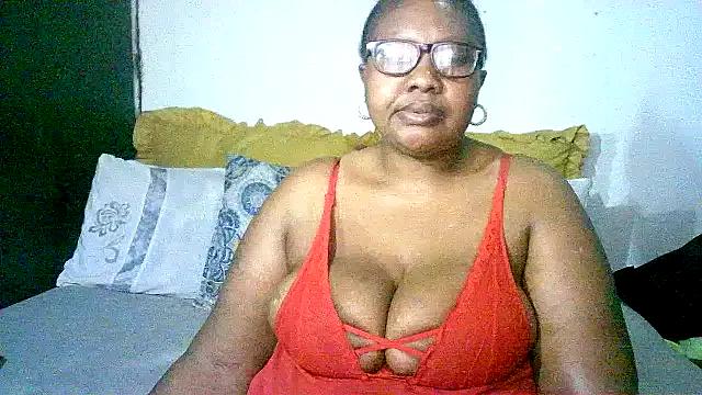 YELLOW_BONE from StripChat