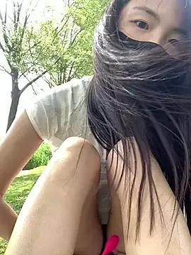 yiyi-1999 from StripChat is Freechat