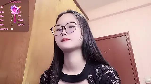 Yiyi-888888 webcams show profile image 
