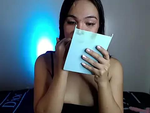 yolly_fox from StripChat