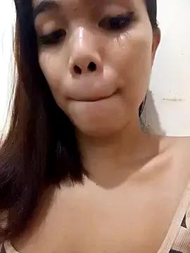yolly_fox from StripChat