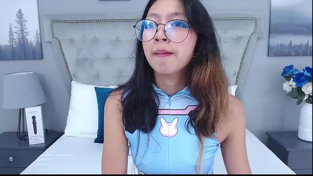 Yommi_Winx from StripChat