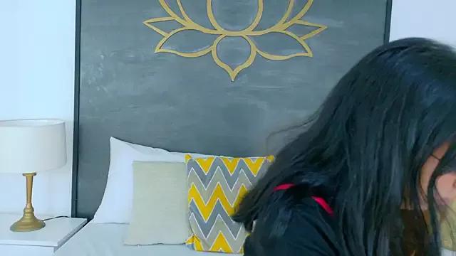Yommi_Winx from StripChat