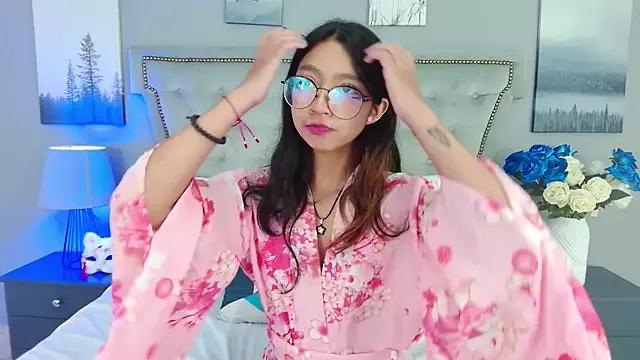 Yommi_Winx from StripChat