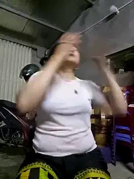 yoowwmr from StripChat