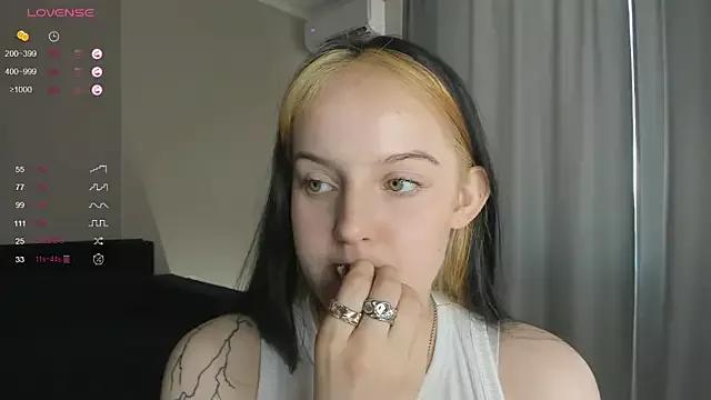 Youngloveexe webcams show profile image 