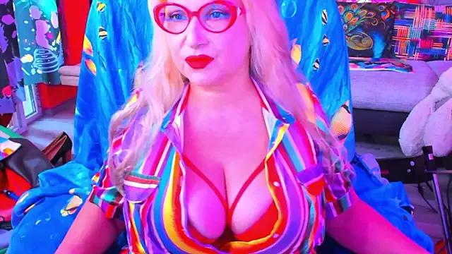 YOUR_MATURE_FANTASY from StripChat is Freechat