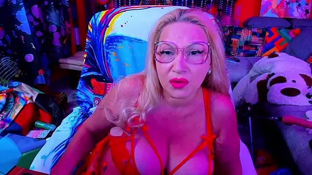 YOUR_MATURE_FANTASY from StripChat is Freechat