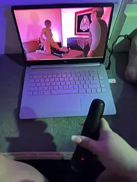 yourcutesarah from StripChat is Freechat