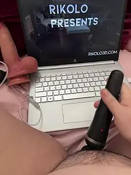 yourcutesarah from StripChat is Freechat