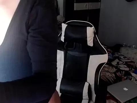 Youremma_laura from StripChat is Freechat