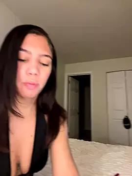 yourfavegirlnextdoor from StripChat is Freechat