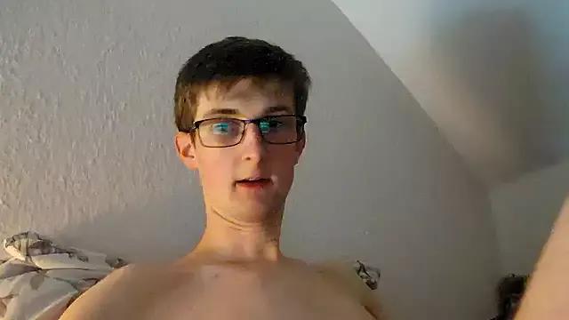 yourhengst from StripChat is Freechat