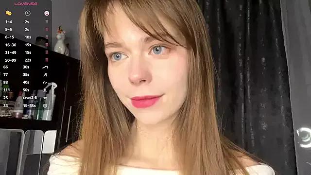 YourLittleElfie from StripChat is Freechat