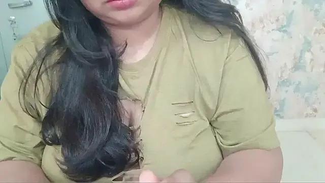 yoursnishaa from StripChat is Freechat