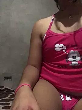 Yoyiluni from StripChat