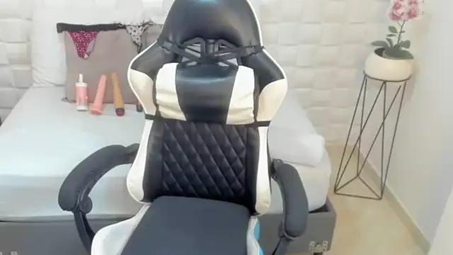 yulitza1025 from StripChat is Freechat