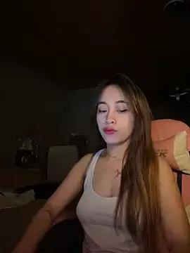 Yummiiieee28 webcams show profile image 