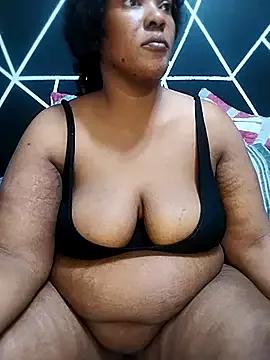 YummyChocolatexx2 from StripChat