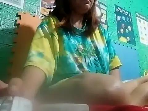 yummyclits4uxxx from StripChat