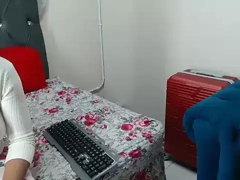 YummyJellybooty13 from StripChat