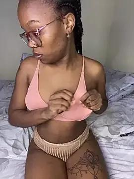 YummyMelanin117 from StripChat