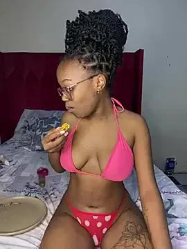 YummyMelanin117 from StripChat