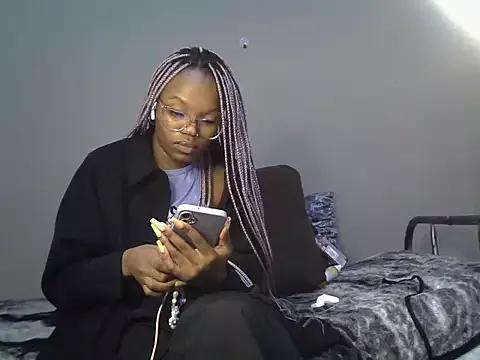 YummyMelanin117 from StripChat