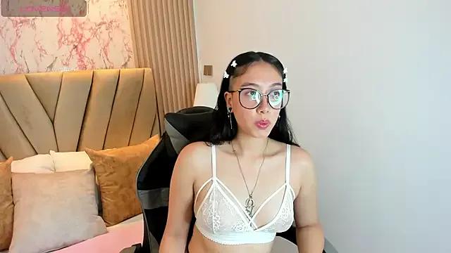 Yuna__Min from StripChat is Freechat