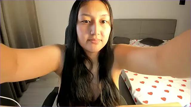 Yunamini from StripChat is Freechat