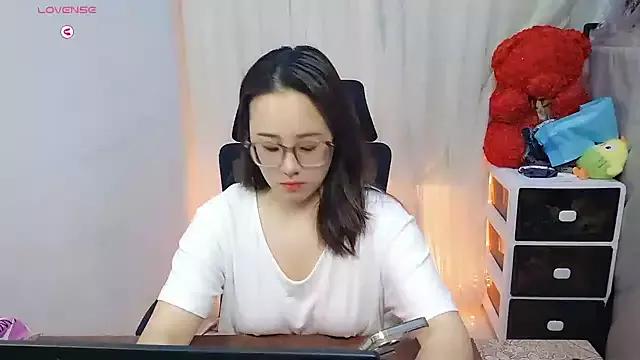 YY-Felicia from StripChat