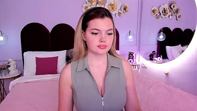 ZaraBloom from StripChat