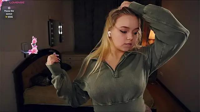 ZaraCreedon from StripChat