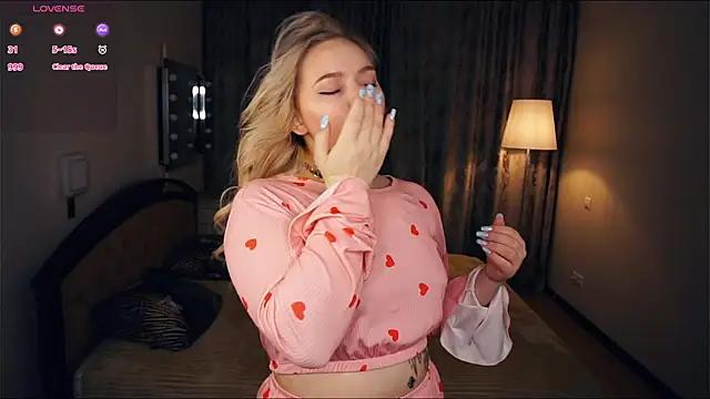 ZaraCreedon from StripChat