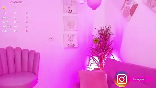 Zaradavis from StripChat