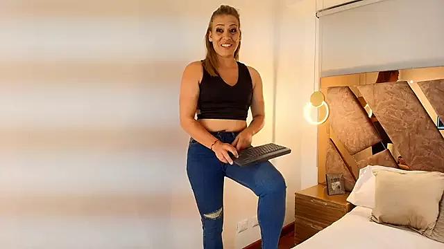 zarah_andrew__ from StripChat