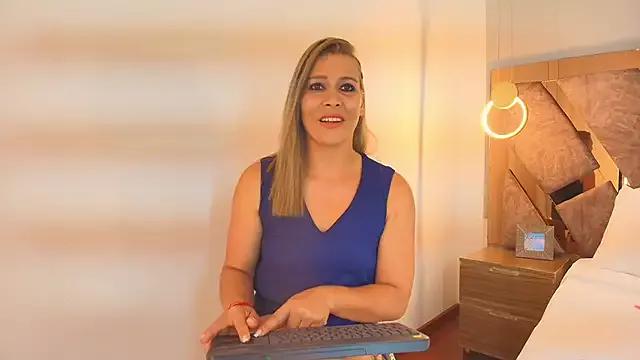 zarah_andrew__ from StripChat